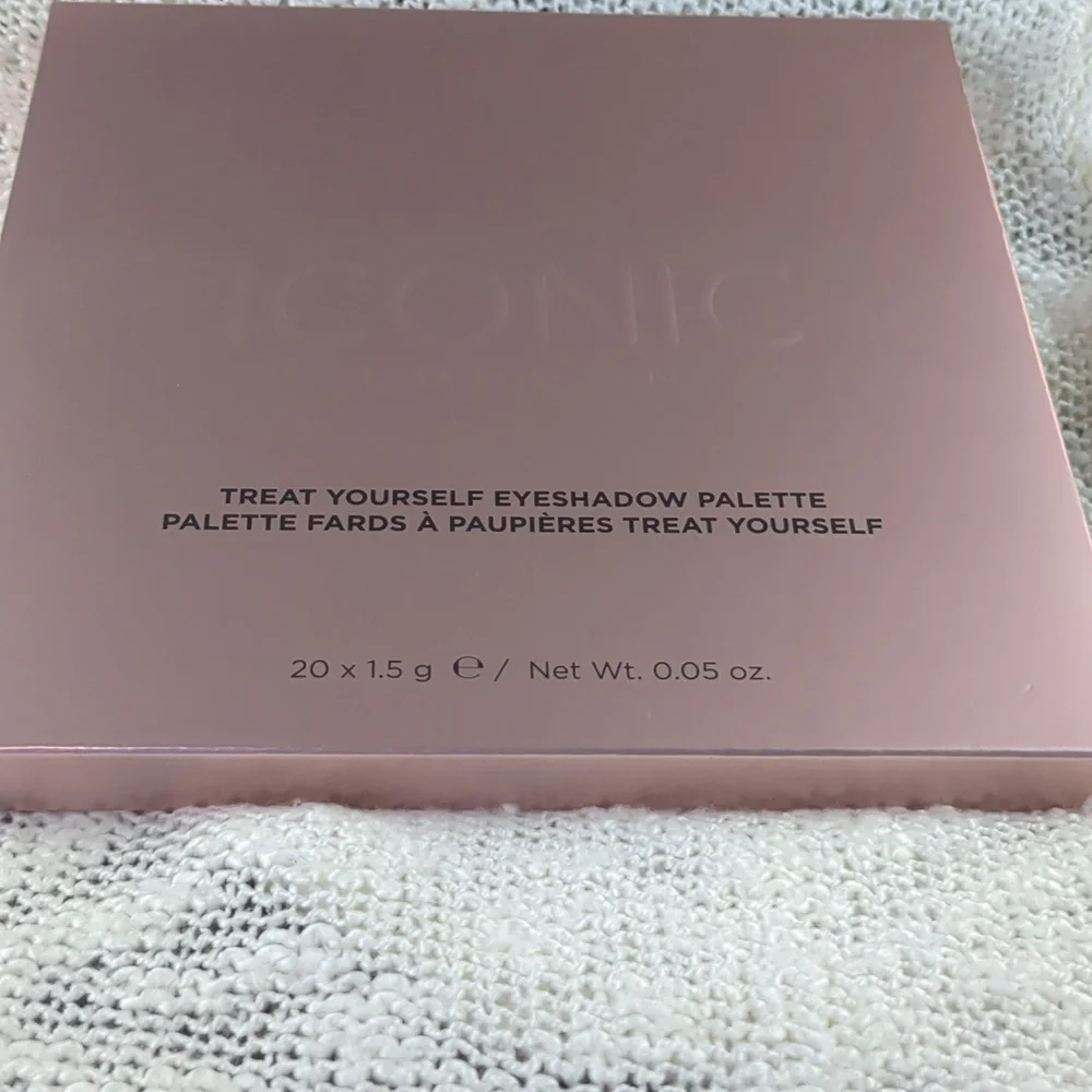 ICONIC London Eyeshadow Palette in Treat Yourself, 20x 1.5g/0.05oz